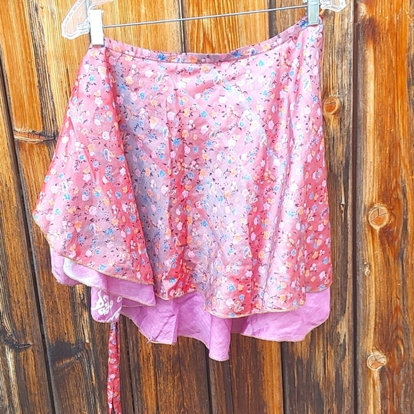 100% silk mini floral wrap skirt - Picture 6 of 13